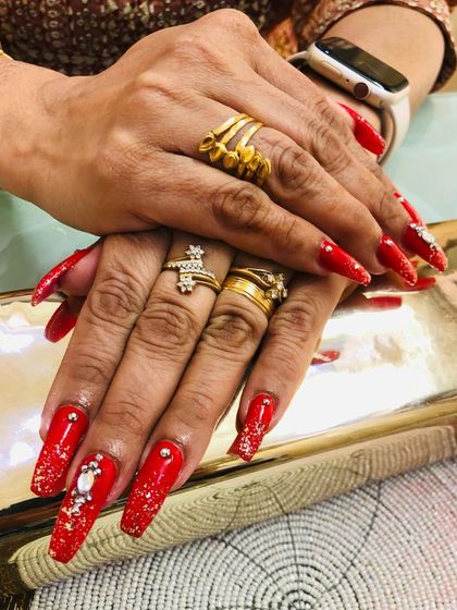 The combination of red, glitter, and stones makes for a truly luxurious and eye-catching bridal set.