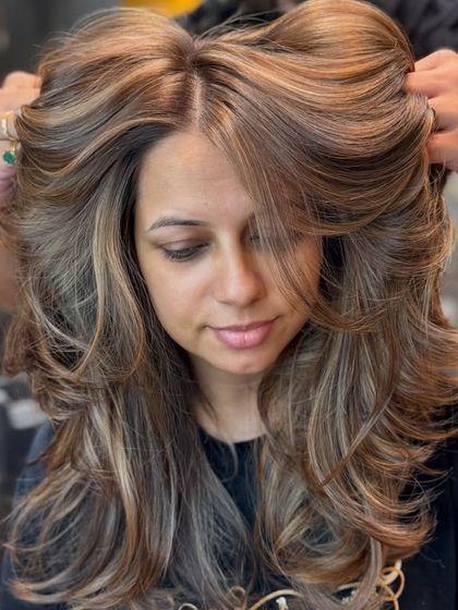 A beautiful hair transformation that adds shine and richness to the hair, giving it a healthy, glowing look.