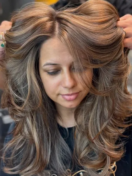 It's time to change your hair! This voluminous blonde balayage is a perfect inspiration.
