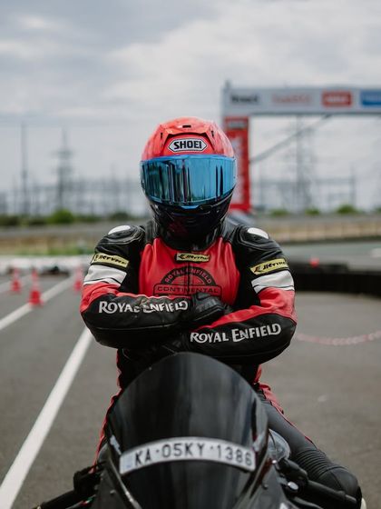 Get on track with us! Our program is crafted for every rider, not just racers. Whether you’re gearing up for long tours or simply want more control on the road, our sessions give you the skills you need to ride better and safer.