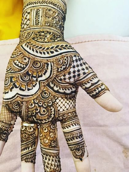Hussaina Mehendi Artist - Party & Festive Mehendi Intricate Indian & Full Hand Designs photo 13