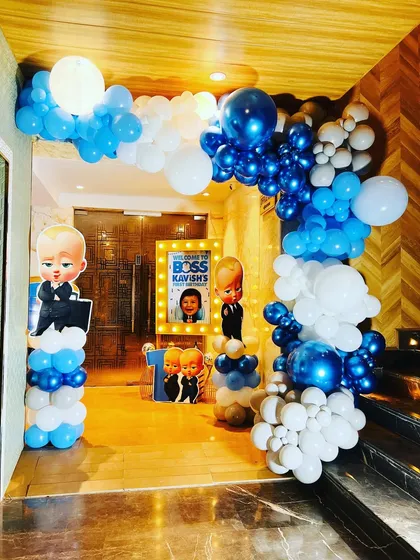 An impressive balloon arch in shades of blue and white for a Boss Baby party, creating a grand entrance for the little boss's celebration.