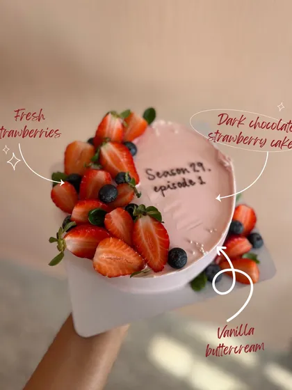 I believe taste is everything, and this cake is proof. It's a dark chocolate and strawberry cake, made with a soft chocolate sponge, vanilla buttercream, and topped with a generous amount of fresh, juicy strawberries and blueberries.
