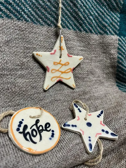 The full 'Hope' set, showcasing the combination of the affirmation circle and the decorative stars.