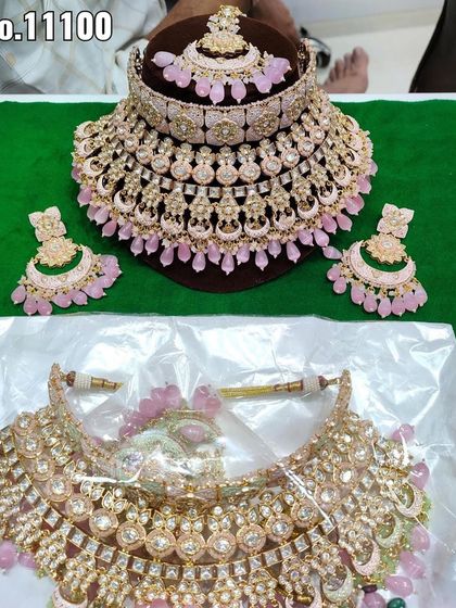 A grand pink meenakari and kundan choker set, perfect for a bride who loves pink.