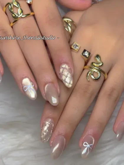 A still image of the pearly chrome birthday set.