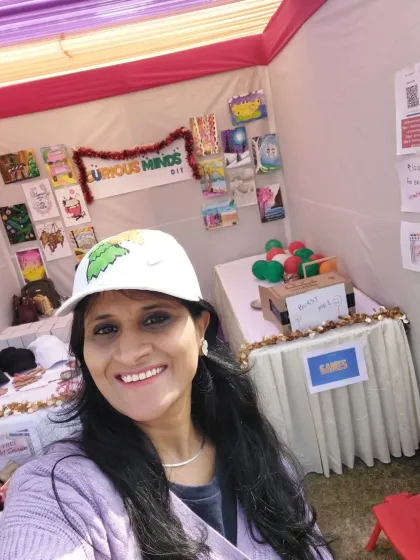 A happy selfie from my stall at a local carnival. I love bringing my DIY activities out into the community and sharing my passion for art with everyone.