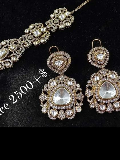 The Parineeti Chopra inspired earring and maang tikka set, with the price displayed.
