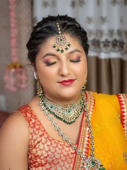 This vibrant Haldi makeup look with a sunset eye was created entirely by one of my diploma students for her portfolio.