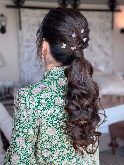A whimsical and delicate ponytail for a fun event. I created a simple, wavy ponytail and added these cute, colorful butterfly clips for a playful touch. It’s a great way to add personality to a classic style.