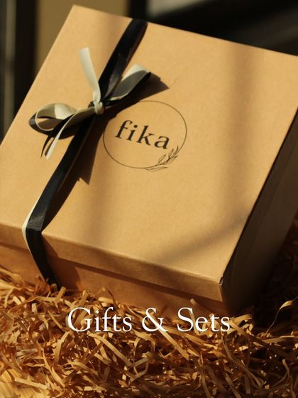 This is the exterior of one of my signature 'Gifts & Sets' boxes. I use simple, sturdy kraft paper boxes and tie them with a ribbon, ensuring the unboxing experience is as thoughtful and sustainable as the products inside.