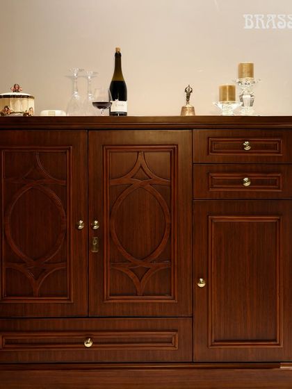 A full view of the bar cabinet at the Patel residence in Juhu, featuring our Beehive knobs. The small brass details provide a perfect finishing touch to the classic piece of furniture.