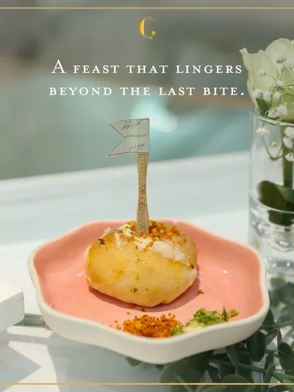 A modern take on a Mumbai classic: Baked Vada Pav. This healthier, non-fried version is served with a side of dry garlic chutney, offering a guilt-free indulgence with authentic flavour.