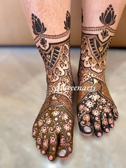 A beautiful foot design with a mix of bold floral work and delicate patterns, designed to complement a full bridal look.