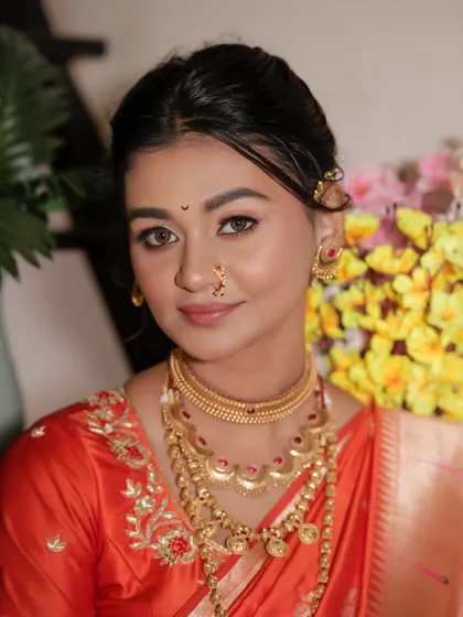 A close-up of another Maharashtrian bridal demo, focusing on the soft, natural makeup that enhances the model's features.
