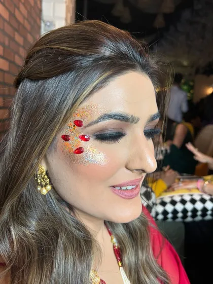 This fiery look was created with gold glitter and bold red gems. It's a powerful and confident design that really makes a statement.