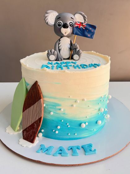A full view of the beach-themed koala cake, showcasing the beautiful blend of colors and all the charming details.