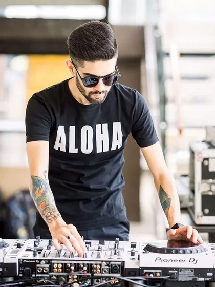 Sporting an 'ALOHA' shirt for a tropical-themed destination wedding. I believe in immersing myself in the theme of the event, and this daytime pool party was all about relaxed, happy vibes.