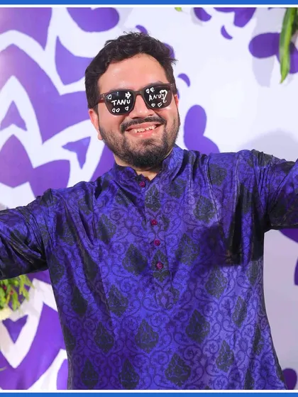 Another friend rocking the custom "Tanu weds Anuj" sunglasses. It's a great way to get everyone in the celebratory spirit.