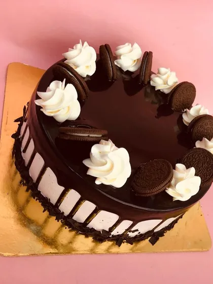 A classic combination of cookies and cream. Our Oreo cake features a rich chocolate glaze, creamy frosting, and is topped with real Oreo cookies.