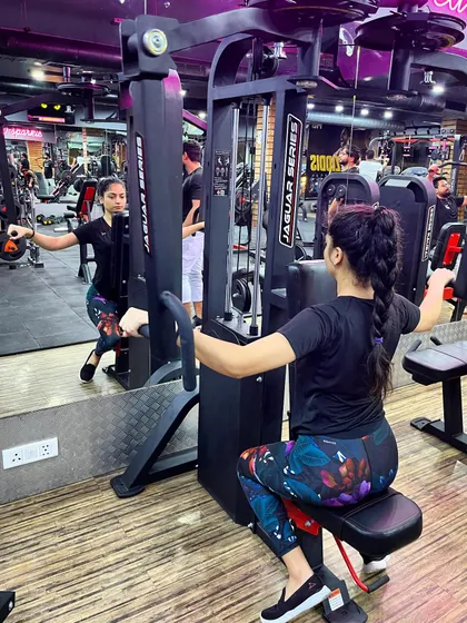 Using the rear delt fly machine to sculpt and strengthen the shoulders. Our trainers will show you how to use every piece of equipment to target specific muscle groups.