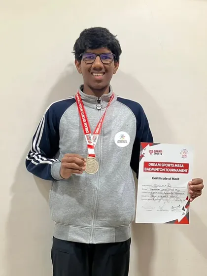 Shobhit Das proudly displays his runner-up medal and certificate of merit from the MSSA Championship held at CCI Mumbai.