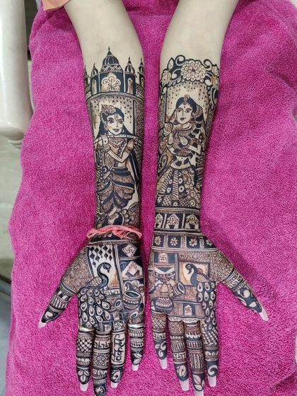 Another beautiful Radha-Krishna design, with the deities on the forearms and intricate peacock patterns on the palms.