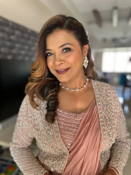 I believe in creating elegant and timeless looks for all ages. For this lovely client, I focused on enhancing her features with a soft smokey eye, a defined lip, and a sophisticated hairstyle, proving that glam has no age limit.
