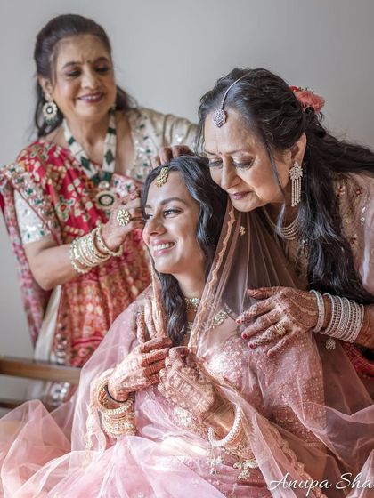 Friends & Family: The Heartbeat of the Wedding photo 18