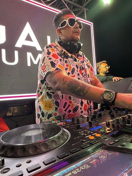 Behind the Decks: The Artist at Work photo 70