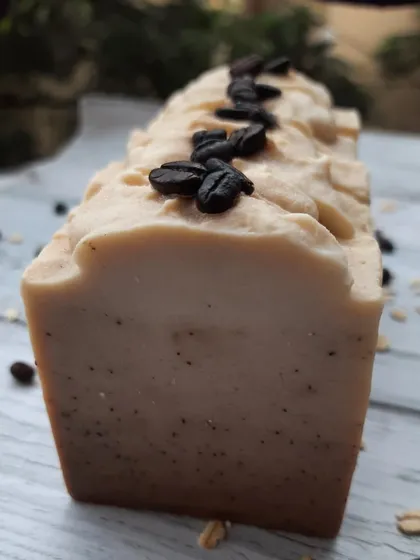 A full loaf of my popular Scrubby Coffee soap, topped with real coffee beans. Made with creamy oat milk and exfoliating coffee grounds, it's an invigorating treat to awaken your skin.