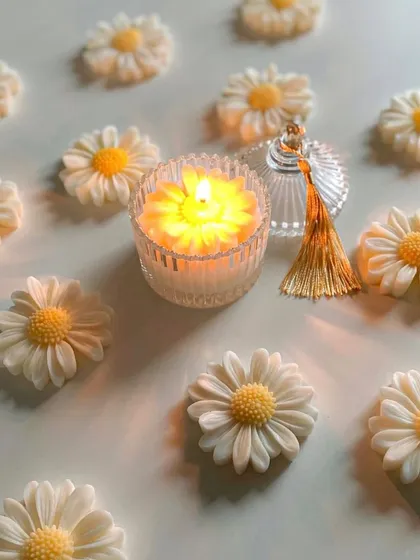 My daisy candles are so popular. This one is inside a mini crystal candy jar, which looks so elegant when lit. The daisy on top is also made of soy wax, so it melts beautifully with the rest of the candle.