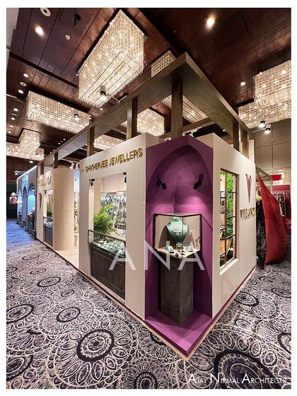For Bridal Asia '22, the Villandi stall's corner was designed as a focal point with a carved arched vault. Finished in a deep purple from the brand's logo, it housed an exquisite piece of jewelry to attract visitors.