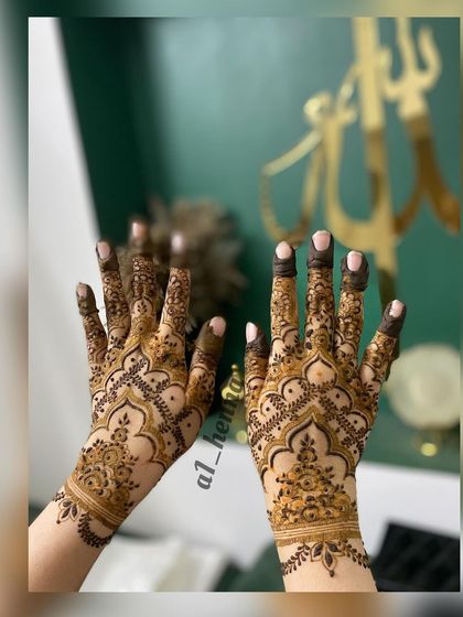 A beautiful shot of a festive design against an elegant background.