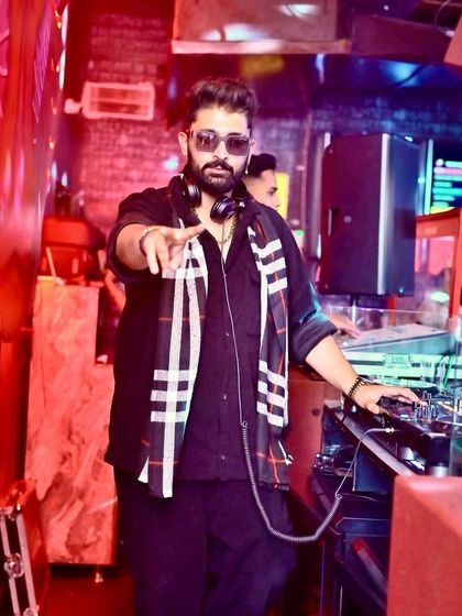 Another stylish look for a Tuesday night at Tipsy Bull.