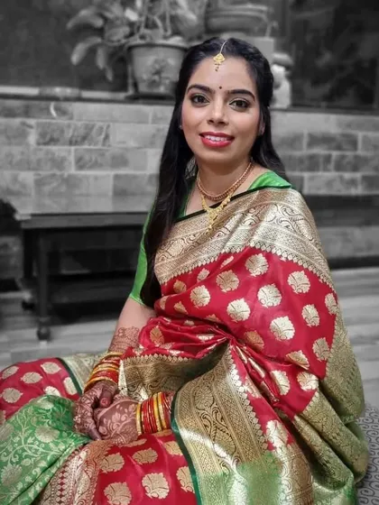A lovely portrait showcasing the bride's happy glow in her traditionally draped saree.