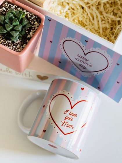 A close-up of the 'I love you Mom' mug and the matching Mother's Day card.