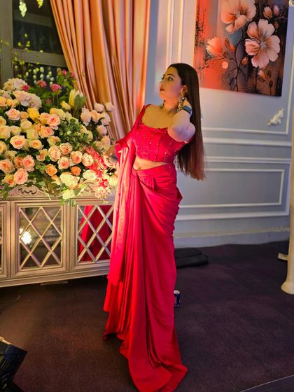 A dramatic pose in my red-hot wedding season outfit. The right pose can highlight the beauty of an outfit and the energy of the host.