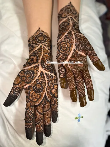 A beautiful leaf-inspired design, with patterns that flow like vines across the back of the hands.