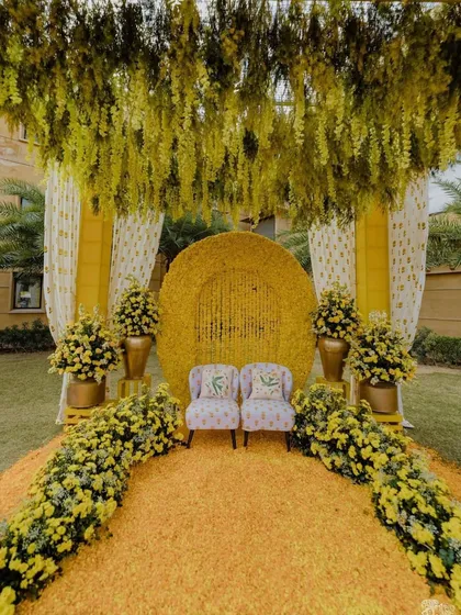 A Haldi ceremony that feels like sunshine. I used a carpet of fresh marigold petals and a stunning floral backdrop to create this immersive and joyous space, perfect for traditional rituals and beautiful photos.