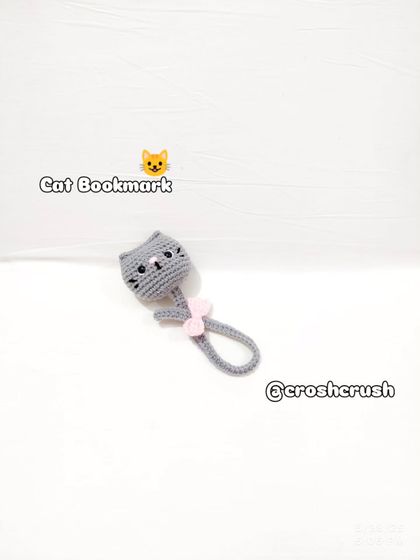 An adorable cat bookmark for the book lovers. This little grey kitty with a pink bow will happily save your page for you.
