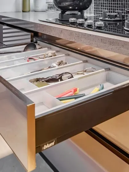 A well-organized cutlery drawer is a small detail that makes a big difference in your daily kitchen routine. We use premium inserts to keep everything in its place.