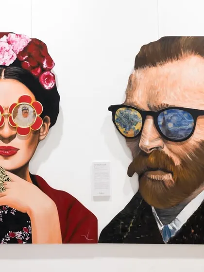 We love art that engages and surprises. These lenticular portraits of Frida Kahlo and Vincent van Gogh by artist Vijay Shinde are a perfect example, transforming as you move to reveal hidden masterpieces within their sunglasses. It’s a contemporary reinterpretation of classic icons.