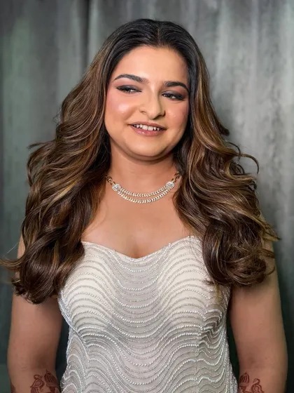A happy, smiling bride, looking effortlessly glamorous.