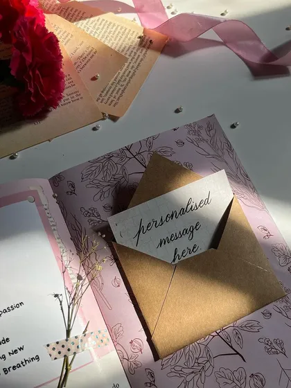 The personalized message envelope included in the Mother's Day mini journal.