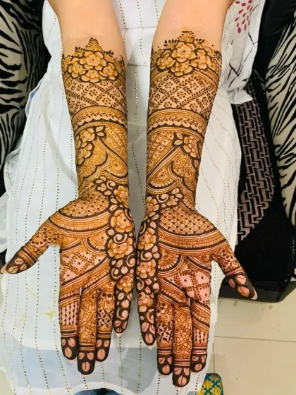 For clients who love floral patterns, I create designs like this one. It is filled with blooming flowers and delicate vines from the palms to the elbows, offering a soft and romantic look.