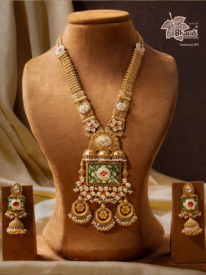 Painted in tradition and crafted in grandeur, this Meenakari with Khakha Moti Long Antique Set is a celebration of timeless artistry. Each stroke of enamel reflects the soul of our heritage.