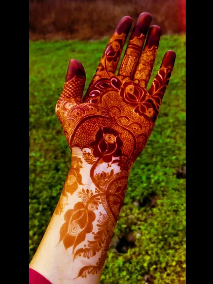 This is the beautiful, deep red stain you can expect from my 100% natural henna paste. I take great pride in my mix, which guarantees a dark, long-lasting color that makes your bridal mehndi truly stand out.