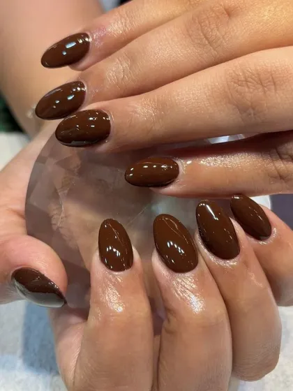 Fall-ready with these beautiful chocolate brown refill nails. This rich, warm brown is perfect for the autumn season or any time you want a sophisticated, neutral look.