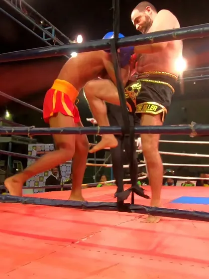 Our champion controlling the fight from the clinch, a critical skill in K1 and Muay Thai.